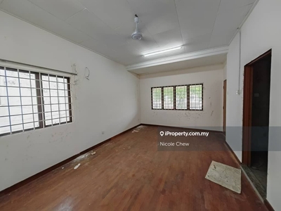 Flat Level layout End Lot. Walking Distance to Chow Yang Area