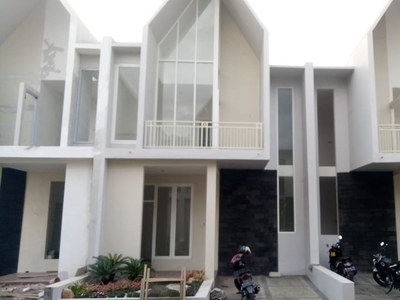 FREE FULLY FURNISH BIG SIZE TOWNHOUSE GATED & GUARDED COMMUNITY NEW TOWNSHIP IN CYBERJAYA
