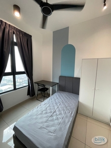 FREE WIFI+UTILITIES, Middle Room at B11 Parkland Residence, Cheras