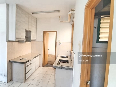 High Floor Kitchen Cabinet Vista Pinggiran Apartment Seri Kembangan