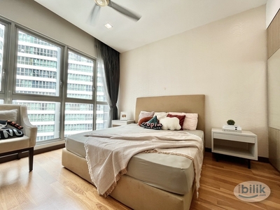 Master Bedroom With Private Bath In Premium Condominium - Regalia Only 2 Min Walk To KTM Putra