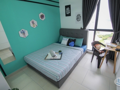 [NEAR UPM] Fully-Furnished Middle Room Queen bed with AirCond & Window for Rent at Astetica Residence Seri Kembangan