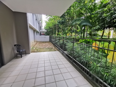Premium garden unit with direct access to pool