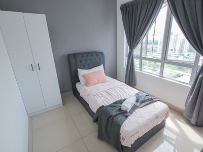 Single Room with Window @ Casa Residenza near to MRT Kota Damansara, Thomson Hospital, Segi Uni