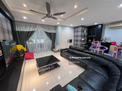 Superb Superlink House at Lakeside Terrace Facing Golf Course For Sale