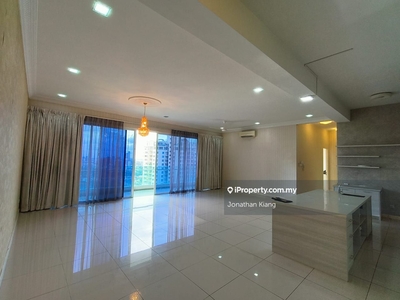 Fully Furnish Short Walk to LRT & Mall Unit For Sale