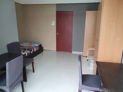 Fully Furnished Master Bedroom With Bath Next To Into Subang