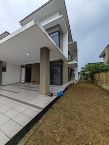 Luxurious Double Storey Superlink End Lot in Valley West 1 Horizon Hills For Sale