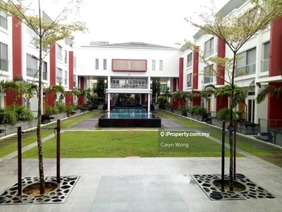 Luxury Town House Villa at Jalan Persiaran Madge for sale