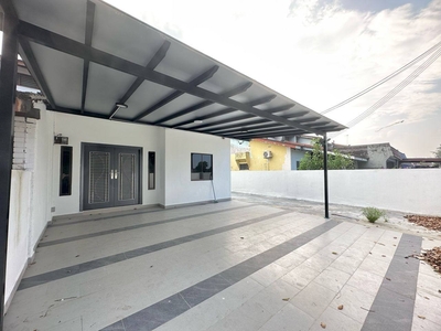 Rare Gem Near MYDIN Fully Renovated Single Storey Corner Terrace with 10 Feet Land At Taman Rinting For Sale
