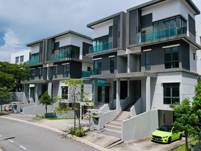 Serdang - 35x87 SuperLink Concept Terrace House ,Double Storey freehold