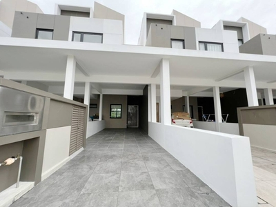 Sunway Citrine Lakehomes 1.5 Storey Townhouse For Sale