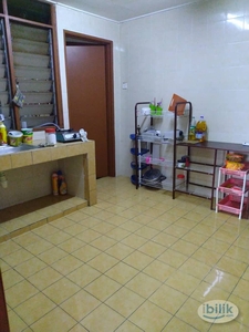 Middle Room at Putra Intan, Dengkil