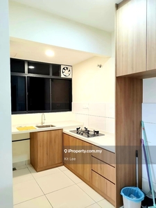 3 Bedrooms unit for Rent. Walking distance to Restaurants and shops.