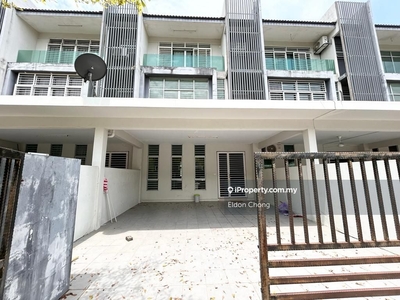 105% Full Loan , 3 Storey 7 Rooms 7 Baths , Bangi Avenue , Seri Putra
