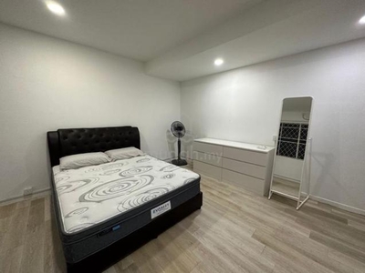 5 mins to CIQ / Master Room with Toilet / Full Furnished / lower Rate
