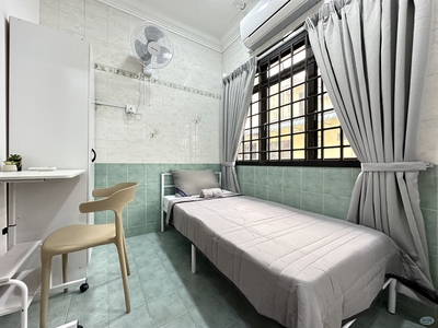 Bukit Indah Cheap & Comfortable Single Aircon Room