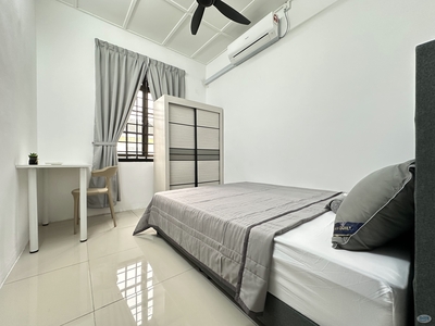 Bukit Indah Fully Furnished Middle Aircon Room Available
