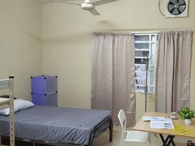 Private room, Chinese, male, bukit serdang, bs5, very clean, quiet, convenient, no flooding, 5 min walk to shops, clinic, free wifi, free cleaning