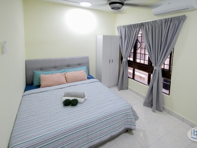 [Female Unit] Fully-Furnished Queen bed Middle Room with Window & AirCond for Rent at Palm Spring Kota Damansara