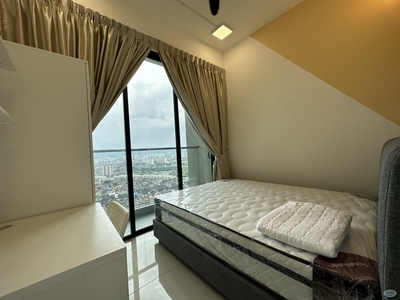 Lavile Balcony Room for rent @Maluri