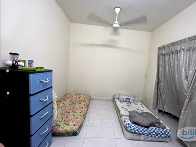 Seeking a female roommate to share a Master bedroom at Wangsa Metroview.