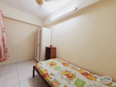 Single room available at pelangi apartment mutiara damansara (3-5 mins walking to MRT) Malay female only