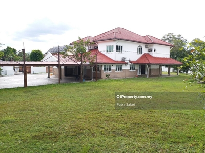 Bungalow with extra land for rent in Seksyen 9 Shah Alam
