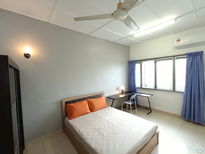 Master Room with private bathroom include utilities at SS2, Petaling Jaya