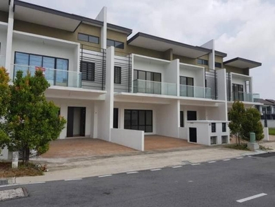 [ Monthy Installment RM1800 only ] Double Storey 22x70 , 10min to Semenyih Town