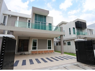 Putra Heigts [Below Market Value 47%!!!] 30X75 Freehold Double Storey , Gated & Guarded