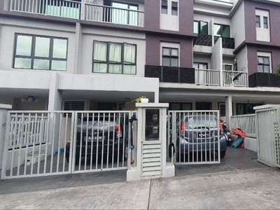 Town house lower unit For rent