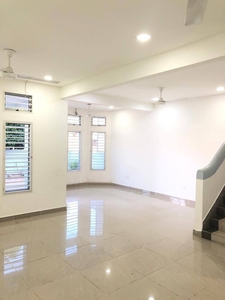HOT LOCATION Double Storey Terraced House in SS2 PJ FOR RENT