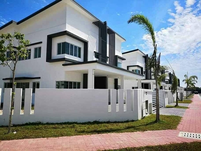 Cyberjaya New Landed House For Sale * Corner Lot * 43x65 (extra 23ft land) only 1m