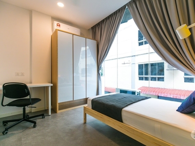 Explore Stay In Co Living Unit Room Only 8 Min Drive To Aeon Maluri