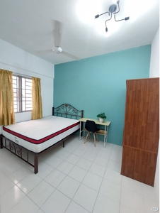 Medium size room in females unit for rent at Residensi Laguna condo, Bandar Sunway