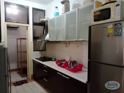 middle room available for rent at Pelangi utama