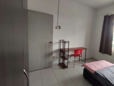 Middle Room for rent, Next to MRT Serdang Raya Station, Academia South City