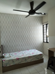 Middle Room(Chinese male unit) prefer have vehicle, Petaling Jaya
