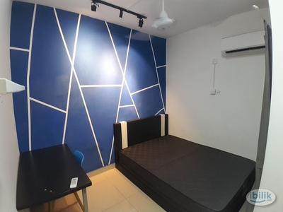 Near LRT, Mall Fully Furnish Middle Room with Aircond & Window for Rent at Pacific Place Ara Damansara