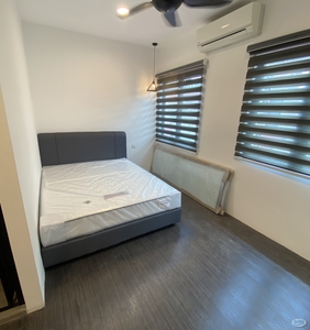 Taman Mayang (PJ), NIce Fully Furnished + Private Attached Bathroom (Free Utilities + WiFi)