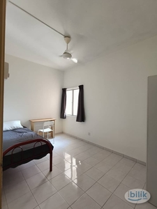[Utilities Included] Middle Room at Wangsa Metroview, near LRT