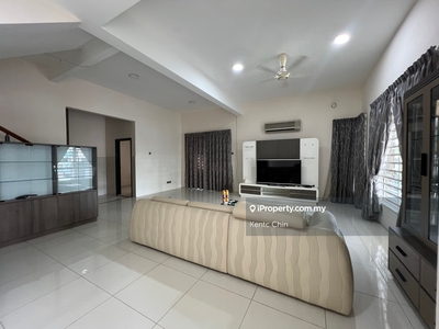 2.5 Storey Semi-D House, Renovated & Freehold