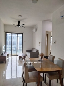 Cozy high floor 2 bedrooms unit near to office and retail hub and LRT