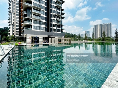 Luxury condo with 5 rooms in Mont Kiara