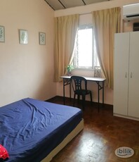4mins LRT / ZEN & COMFY / FREE UTILITIES / NON PARTITIONED Middle Room at SS2, Petaling Jaya
