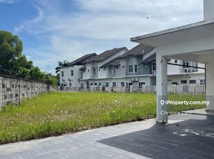 Damai residences corner 2 sty house for Rent huge land 13000sf