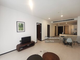 Excellent State Corner Unit in a Luxury Residence; Accessible to MRT