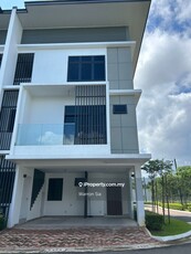 Gated Guarded Alyvia Townhouse Lower Unit For Rent