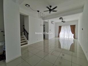 Partly Furnished with built in kitchen cabinet terrace house @ Arahsia